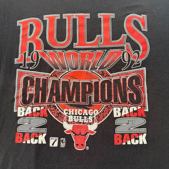 Chicago Bulls 1992 World Champions Back-To-Back Graphic Tee XL Black - Picture 2 of 4